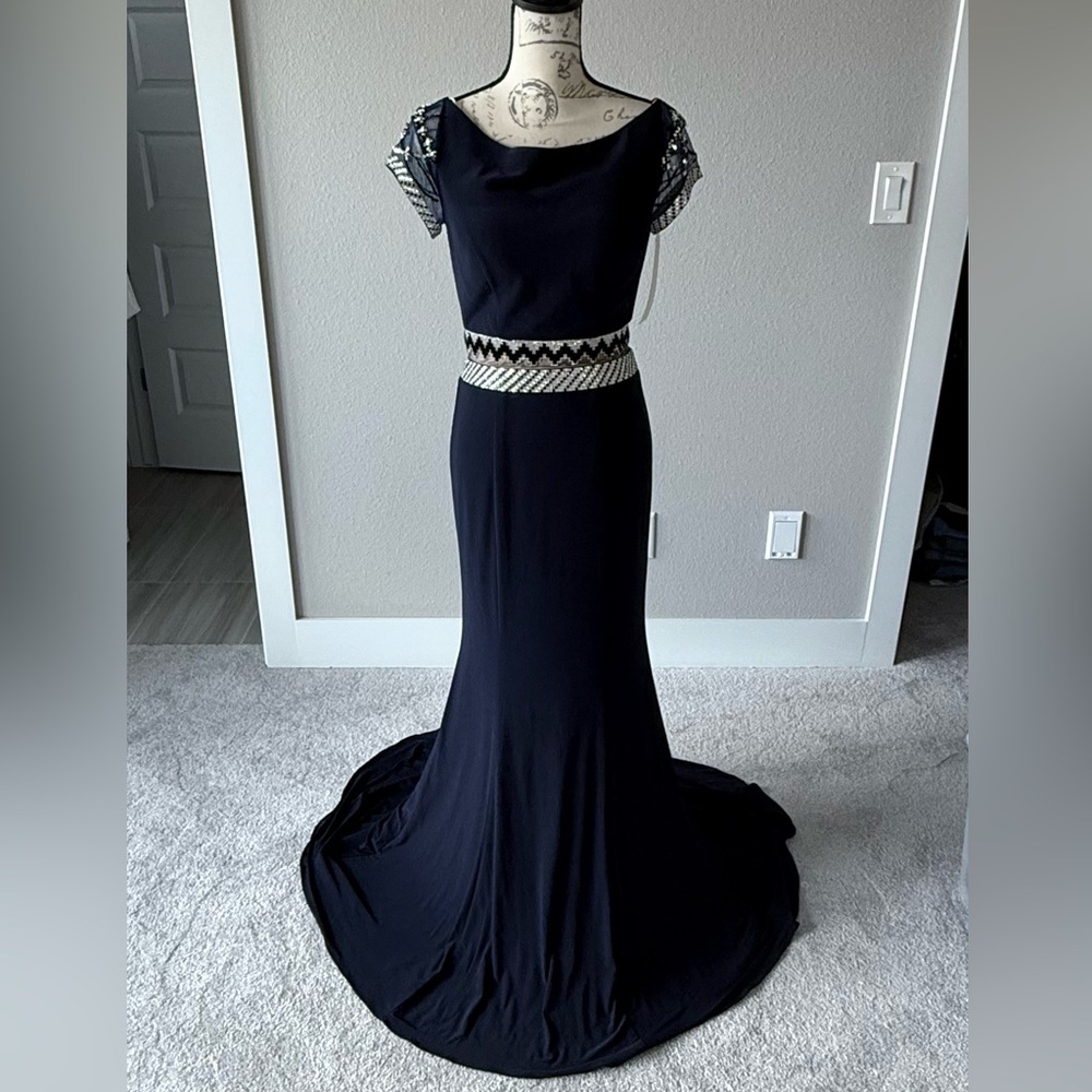 Women’s Elegant Formal Backless Dress • Navy Blue • size 4